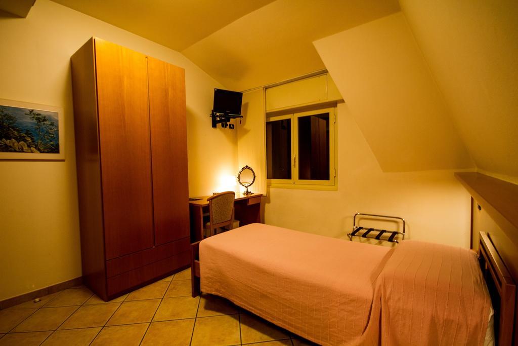 Albergo Lario ジェーラ・ラーリオ 部屋 写真