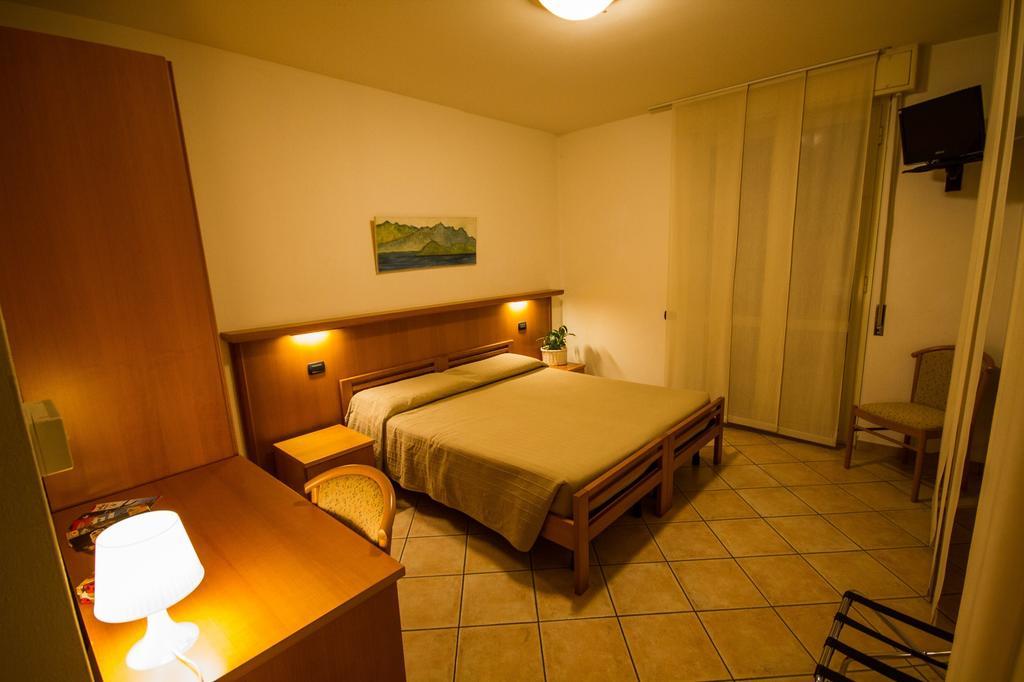 Albergo Lario ジェーラ・ラーリオ 部屋 写真